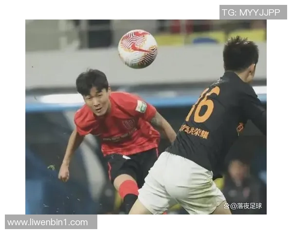 足球场上的楷模没有犯规的明星球员们的传奇故事与精神追求