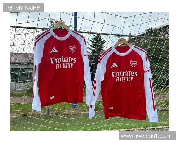 足球明星穿着的服装和鞋子品牌名称揭秘与推荐