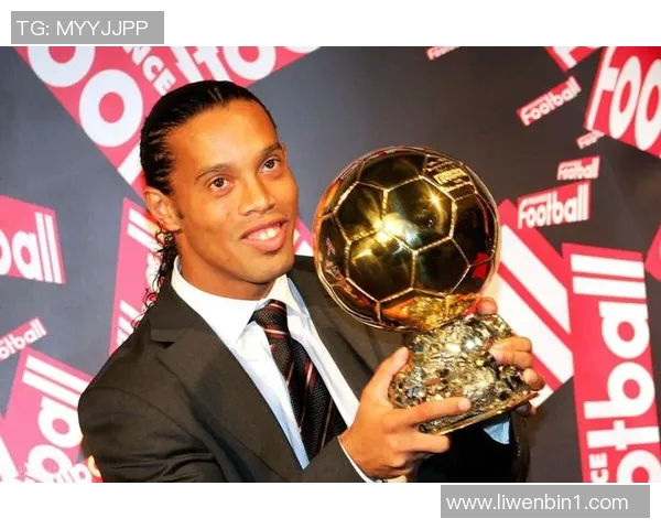 如今的足球明星小罗在球场上的传奇与生活中的真实面貌