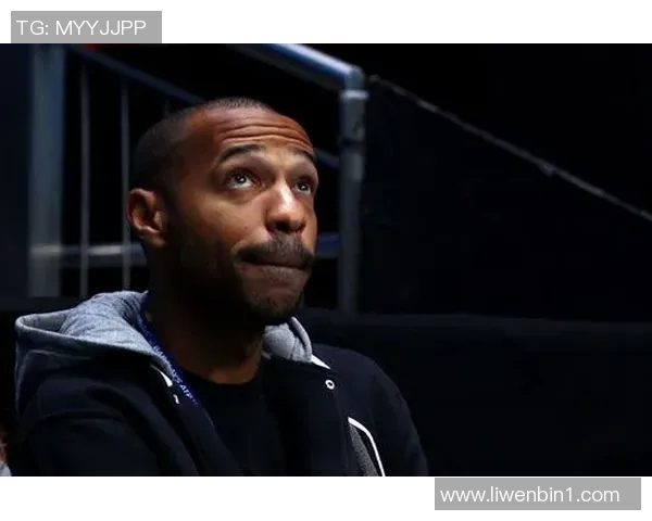 足球明星亨利妻子高清美照曝光引发网友热议与关注